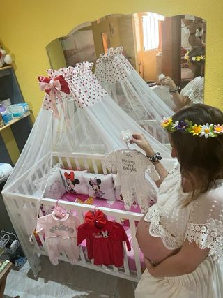 Dosel de cuña (niña) con lazo rojo
