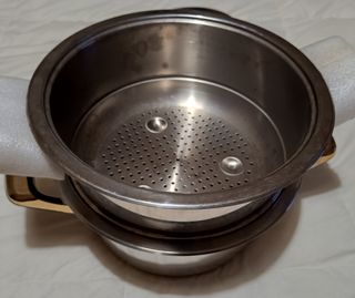 Pentola, coperchio, vaporiera e accessorio