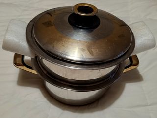 Pentola, coperchio, vaporiera e accessorio