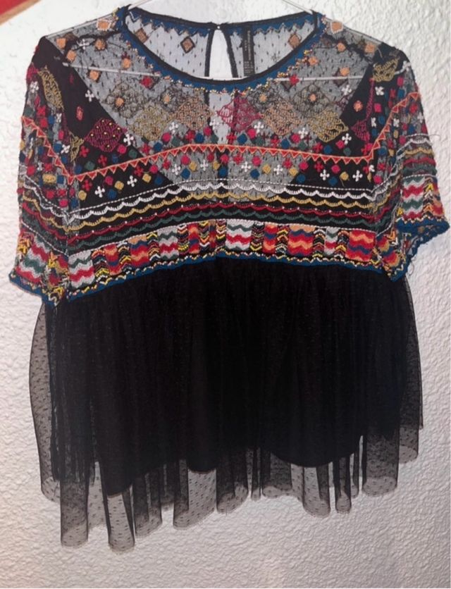 Blusa transparencias y abalorios