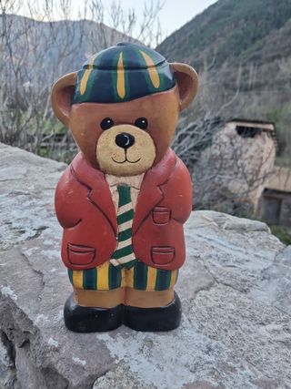 Figura de madera para colgar.