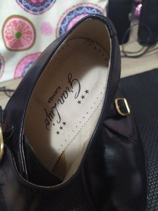 Zapatos de piel. Suela de cuero.Talla 40