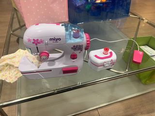 Maquina de coser de juguete