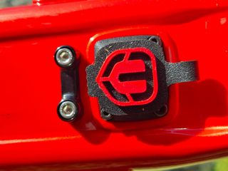 Tapas Puerto Carga Estanca Roja MONDRAKER