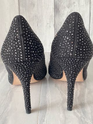 Zapatos salon negro con brillos