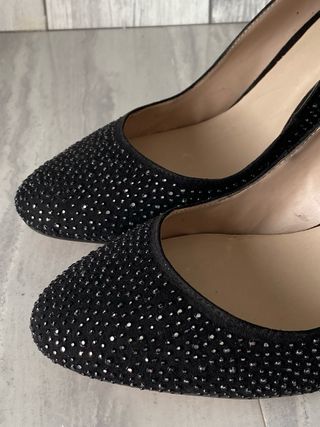 Zapatos salon negro con brillos