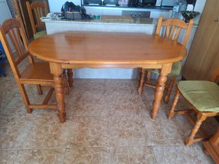 Mesa y sillas de provenzal