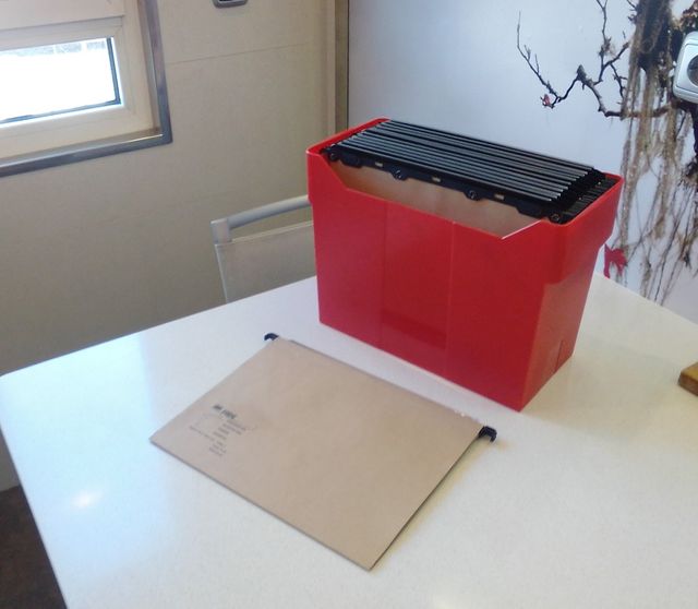 Carpetas colgantes y cajetín