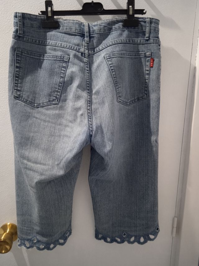 Vaqueros bermudas elásticos