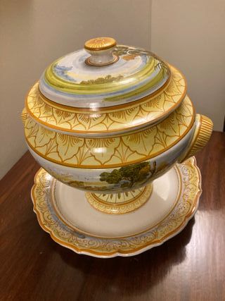 Zuppiera in ceramica di Castelli