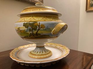 Zuppiera in ceramica di Castelli