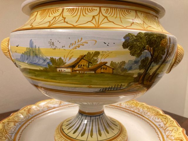 Zuppiera in ceramica di Castelli