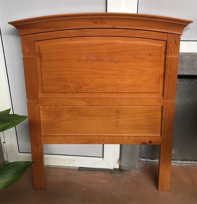 Cabecero de pino color miel