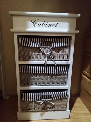 Mueble con cajones mimbre