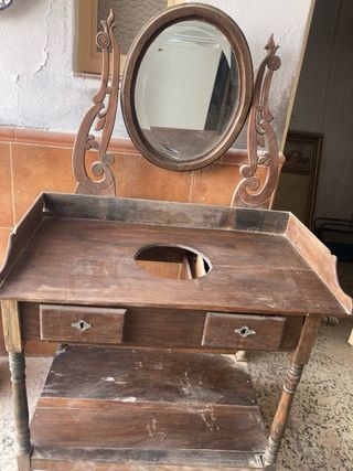 2 maquinas de coser y 1 lavabo antiguo