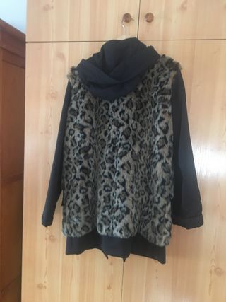 Abrigo de Bimba y Lola negro con aplicaciones piel