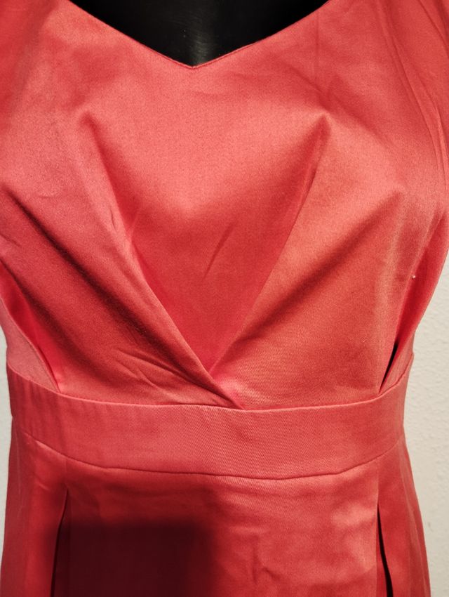 Espectacular vestido coral cocktail de Naf Naf