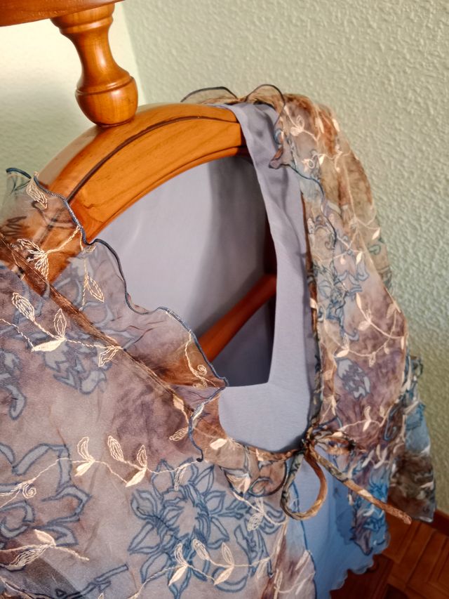 Conjunto blusa y falda elegante para señora