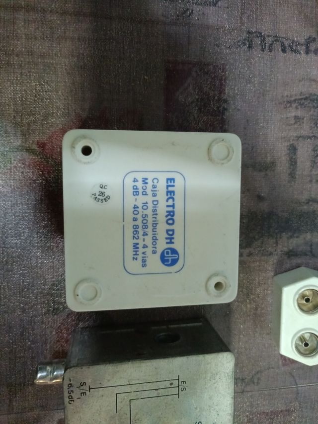 Cajas distribuidoras de cables de antena