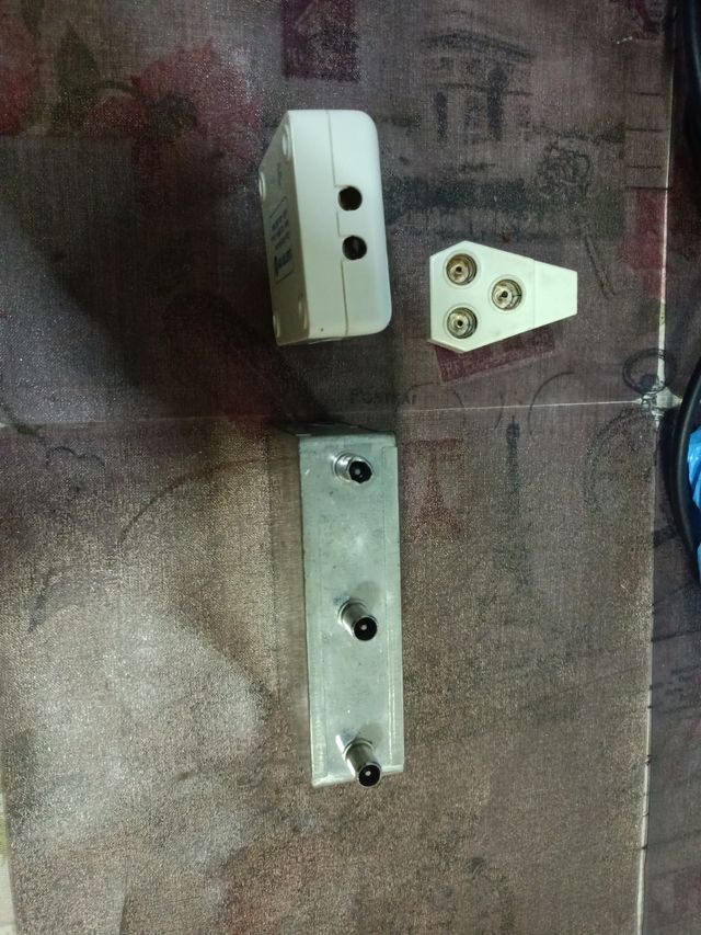 Cajas distribuidoras de cables de antena