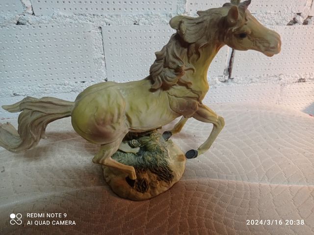 Caballo de resina 