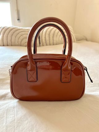 Bolso charol marrón óxido Stradivarius