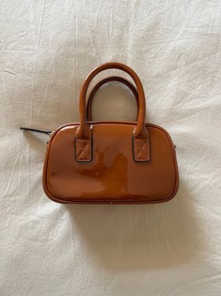 Bolso charol marrón óxido Stradivarius