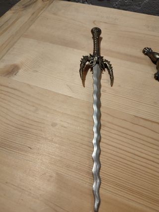 Piccola spada giocattolo da esposizione