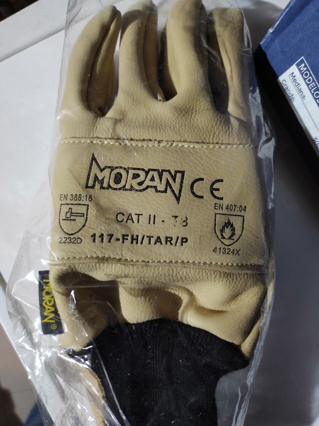 Guanti protettivi per decespugliatori