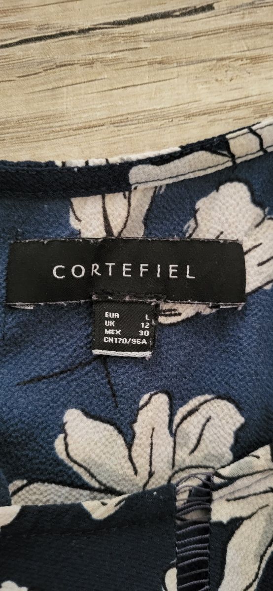 Blusa Cortefiel azul marino y blanca