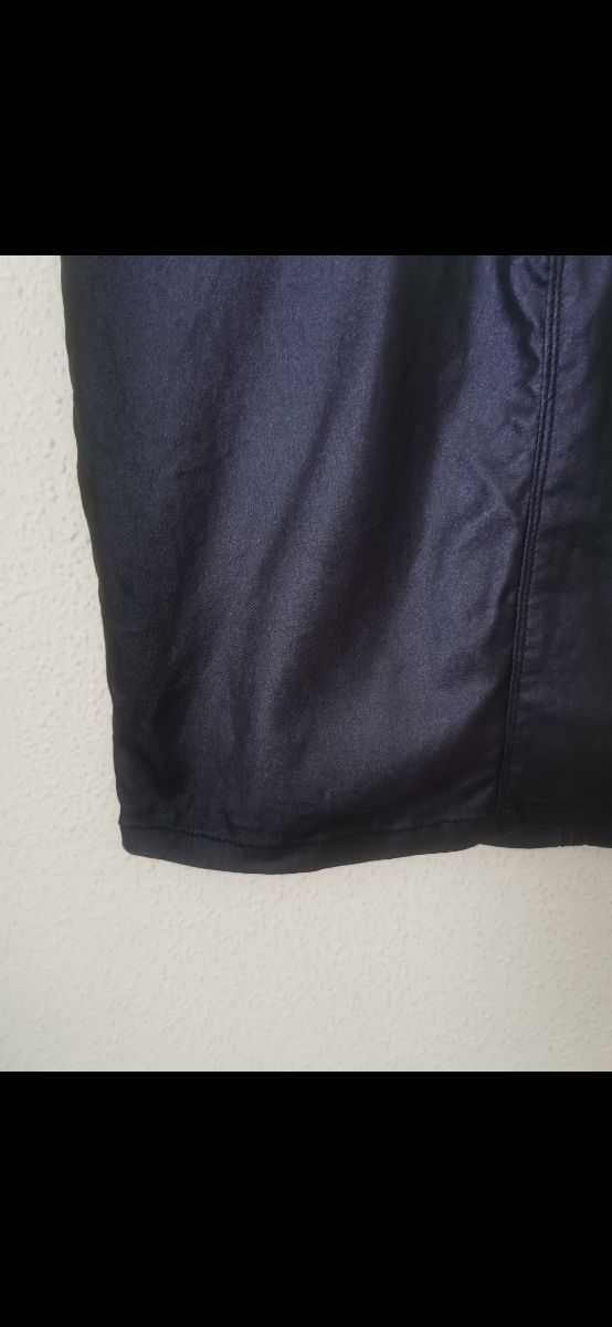 Falda de chica en la talla L de Lefties.