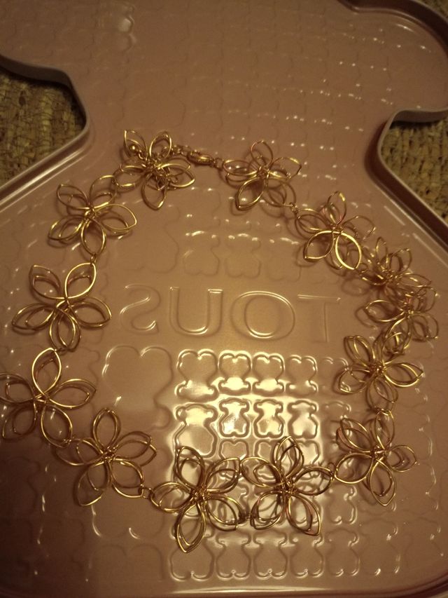 Collar flores dorado