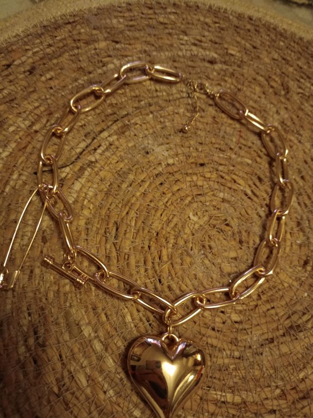 COLLAR CORAZÓN DORADO