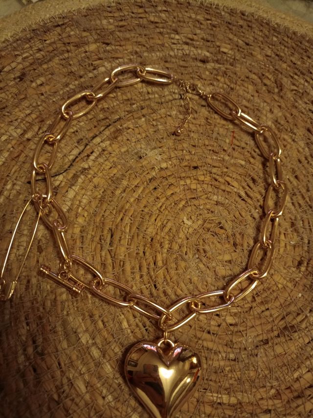 COLLAR CORAZÓN DORADO