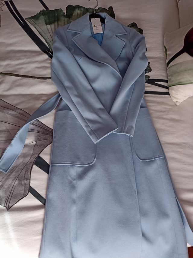 Abrigo mujer talla S pero indica L da muy poca tal