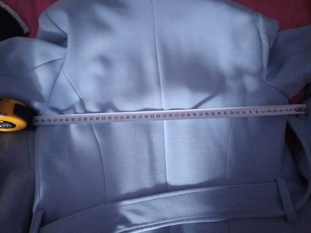 Abrigo mujer talla S pero indica L da muy poca tal