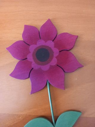 Margherita viola di legno