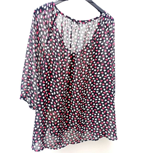 Nuova, inedita BLUSA con cuori.