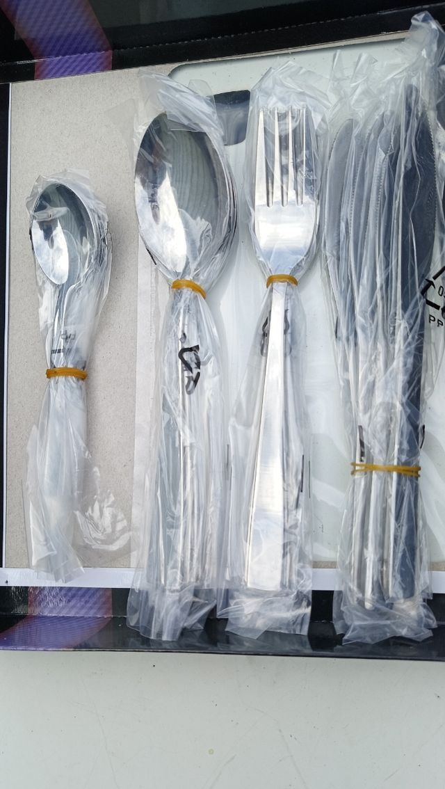 Servizio di posate in acciaio firmate