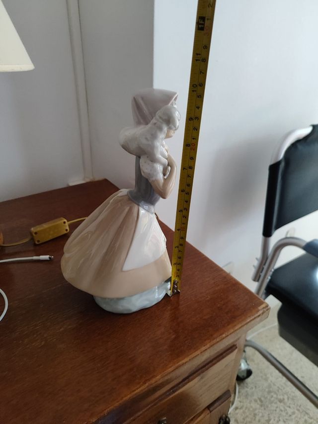 Pastora con Cordero Nao by Lladró