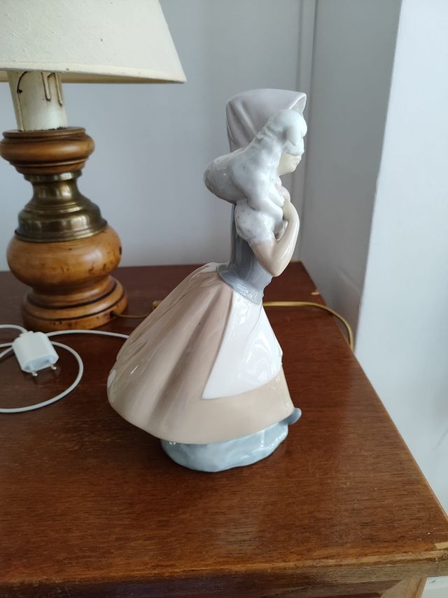 Pastora con Cordero Nao by Lladró