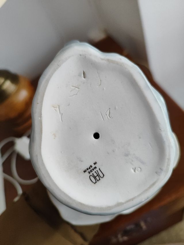 Pastora con Cordero Nao by Lladró