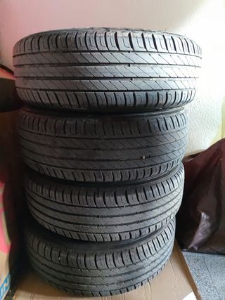 Pneumatici 185/65 R15 con cerchi in lega