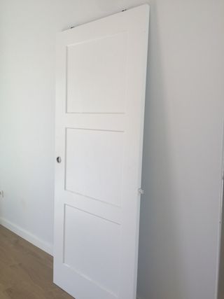 Puerta corredera lacada blanca