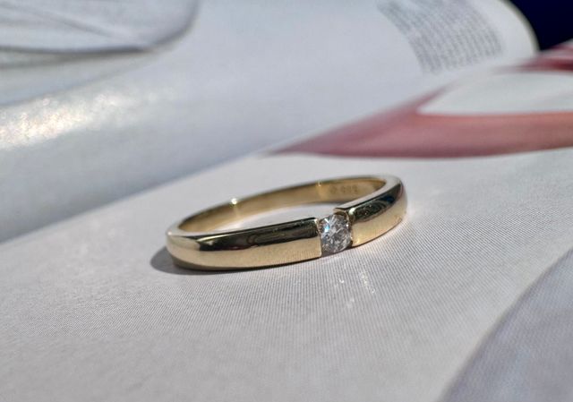 Anillo de oro 14K con diamante