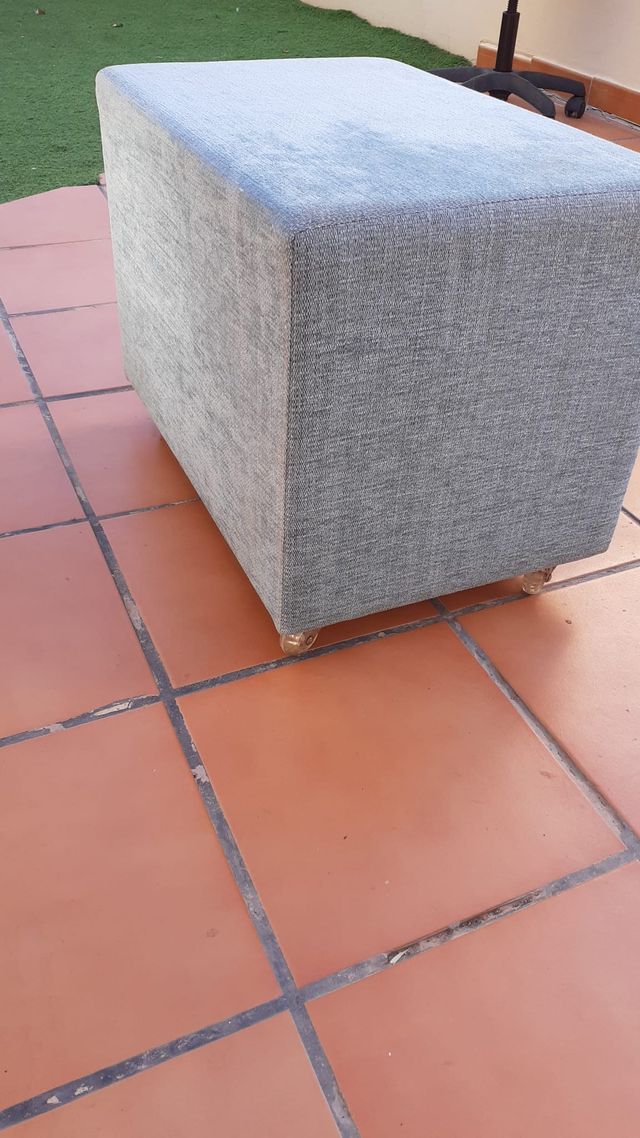 PUFF EN BUEN ESTADO CON RUEDAS