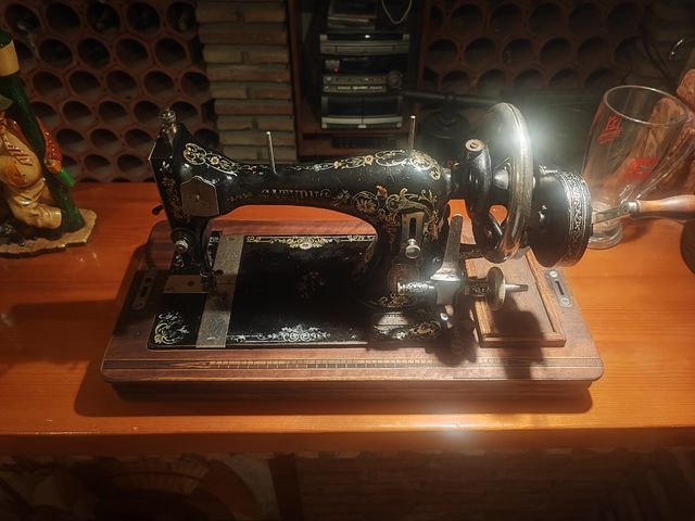 Maquina de coser Antigua 