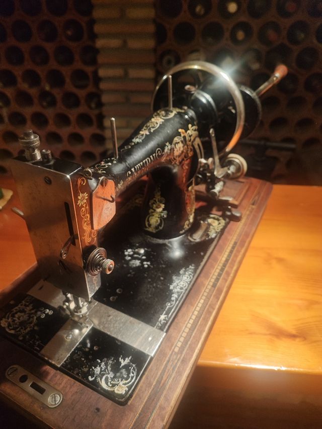 Maquina de coser Antigua 