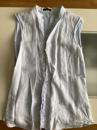 Blusa azul celeste larga y sin mangas