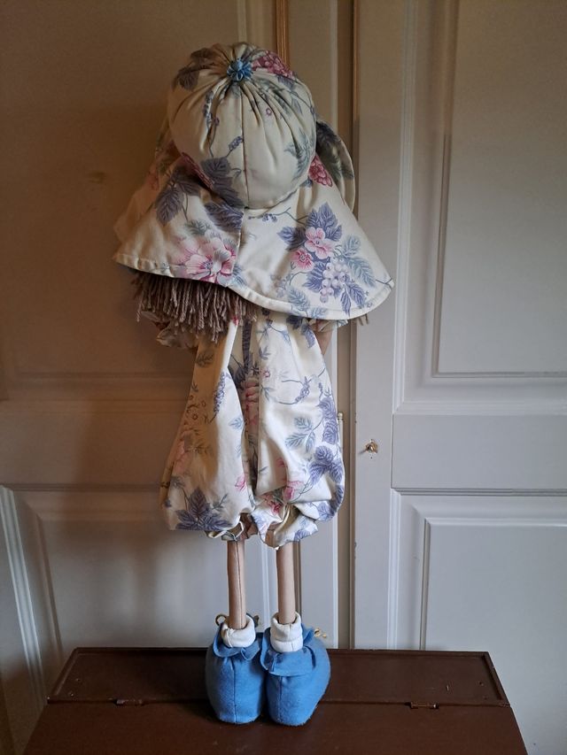 Bambola in stoffa fatta a mano